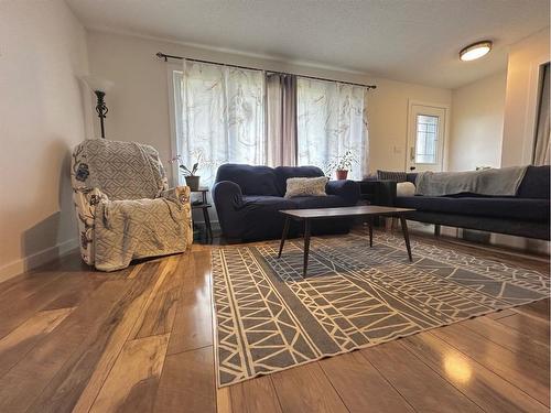 8126 95 Street, Peace River, AB - Indoor Photo Showing Living Room