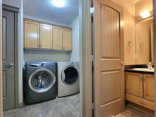 11041 66 Avenue North, Grande Prairie, AB - Indoor Photo Showing Laundry Room