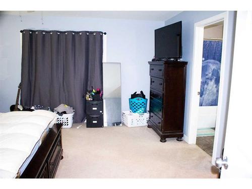 11307 91 Street, Peace River, AB - Indoor Photo Showing Bedroom