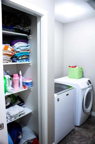 11307 91 Street, Peace River, AB - Indoor Photo Showing Laundry Room