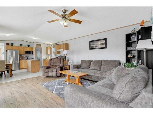 9014 89 Avenue, Grande Prairie, AB - Indoor Photo Showing Living Room