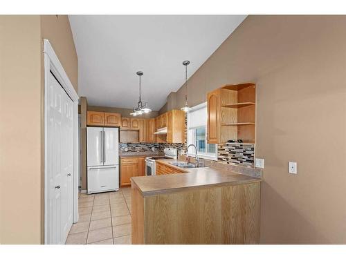 114-11409 96 Street, Grande Prairie, AB - Indoor Photo Showing Kitchen With Double Sink