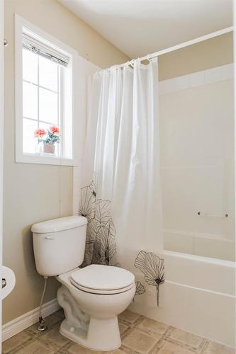 3 Pinnacle Boulevard, Grande Prairie, AB - Indoor Photo Showing Bathroom