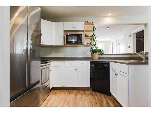 3 Pinnacle Boulevard, Grande Prairie, AB - Indoor Photo Showing Kitchen