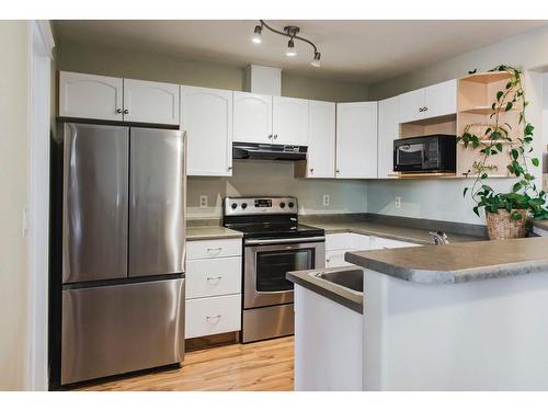 3 Pinnacle Boulevard, Grande Prairie, AB - Indoor Photo Showing Kitchen