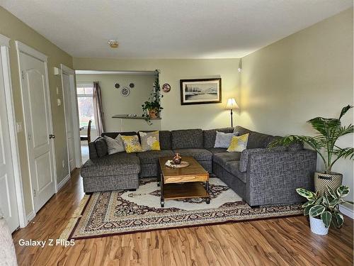 3 Pinnacle Boulevard, Grande Prairie, AB - Indoor Photo Showing Living Room