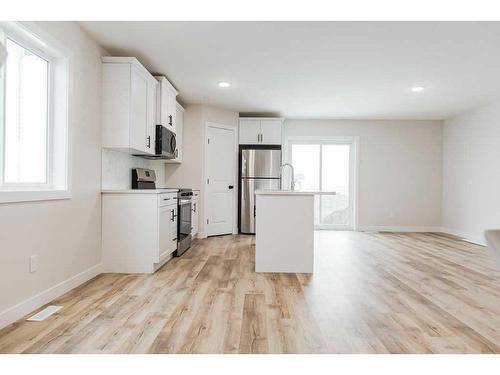 11445 95 Street, Clairmont, AB - Indoor Photo Showing Kitchen