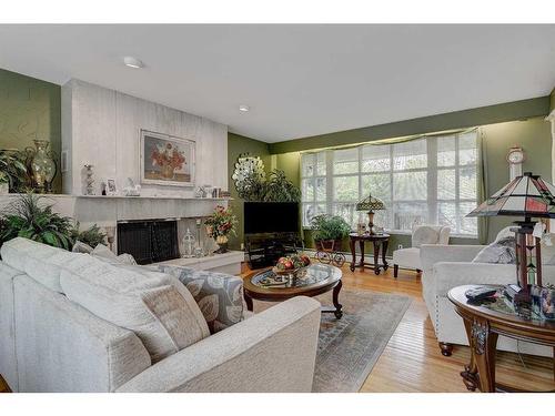 9906 105 Avenue, Grande Prairie, AB - Indoor Photo Showing Living Room