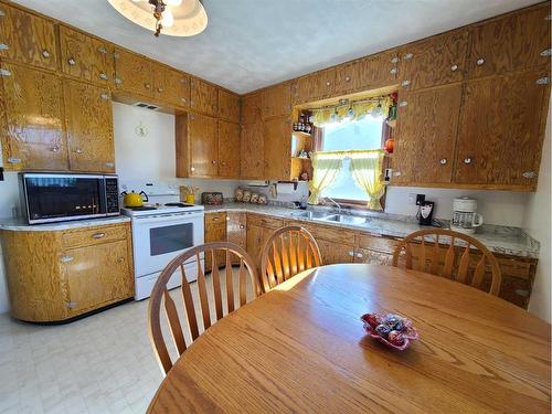 9814 95 Avenue, Peace River, AB - Indoor Photo Showing Kitchen With Double Sink