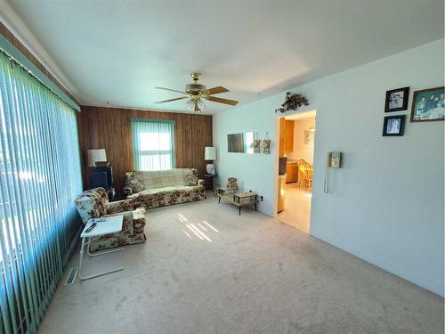 9814 95 Avenue, Peace River, AB - Indoor Photo Showing Other Room