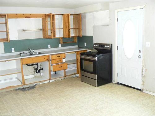 4921 59 Avenue, High Prairie, AB - Indoor Photo Showing Kitchen With Double Sink