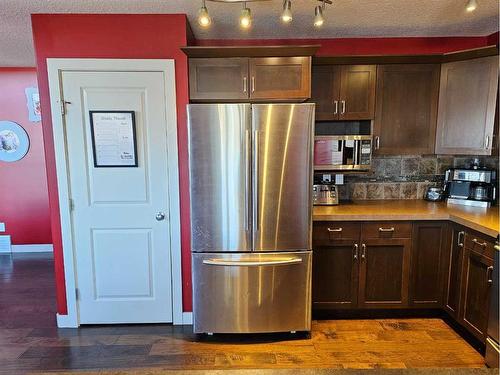 9539 92 Street, Wembley, AB - Indoor Photo Showing Kitchen With Stainless Steel Kitchen