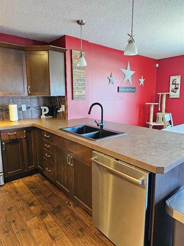 9539 92 Street, Wembley, AB - Indoor Photo Showing Kitchen With Double Sink