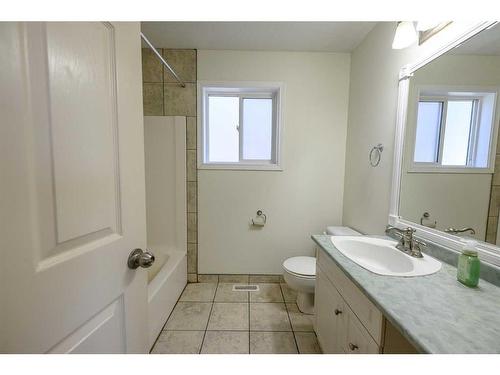 8942 64 Avenue, Grande Prairie, AB - Indoor Photo Showing Bathroom