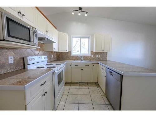 8942 64 Avenue, Grande Prairie, AB - Indoor Photo Showing Kitchen