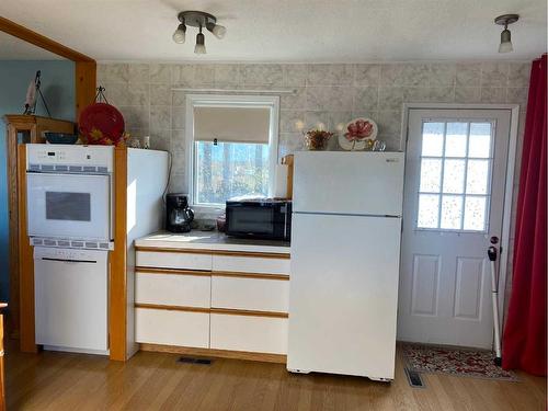 5126 Hwy 49, Wanham, AB - Indoor Photo Showing Kitchen