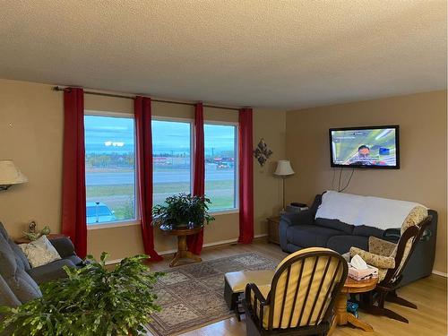 5126 Hwy 49, Wanham, AB - Indoor Photo Showing Living Room