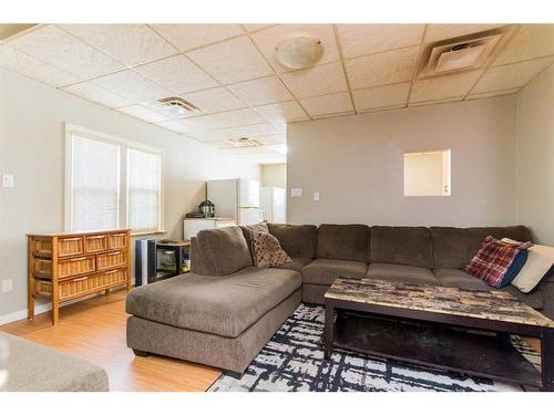 9905 99 Avenue, Sexsmith, AB - Indoor Photo Showing Living Room