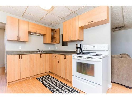 9905 99 Avenue, Sexsmith, AB - Indoor Photo Showing Kitchen