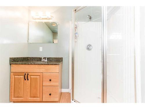 9905 99 Avenue, Sexsmith, AB - Indoor Photo Showing Bathroom