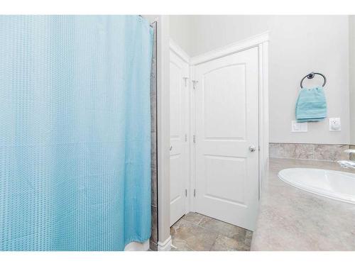 7325 88 Street, Grande Prairie, AB - Indoor Photo Showing Bathroom