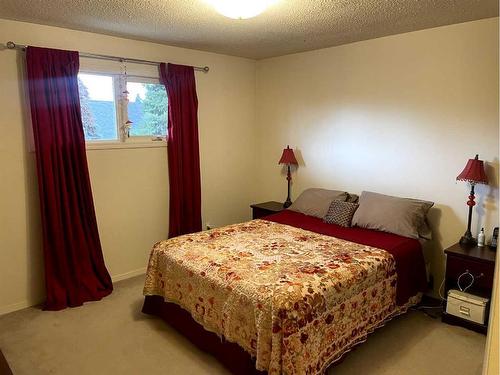 4706 55 Street, Grimshaw, AB - Indoor Photo Showing Bedroom