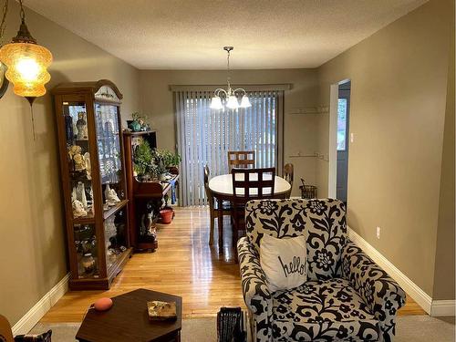 4706 55 Street, Grimshaw, AB - Indoor Photo Showing Dining Room