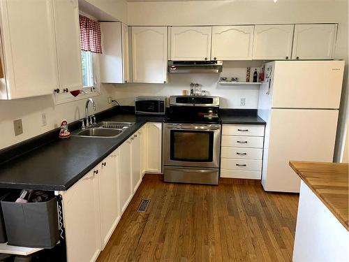 4706 55 Street, Grimshaw, AB - Indoor Photo Showing Kitchen With Double Sink