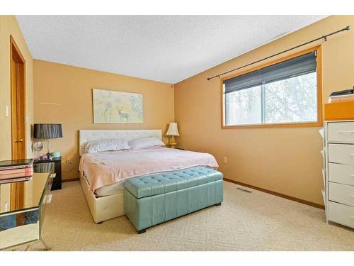 7833 Mission Heights Drive, Grande Prairie, AB - Indoor Photo Showing Bedroom