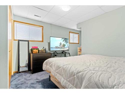 7833 Mission Heights Drive, Grande Prairie, AB - Indoor Photo Showing Bedroom