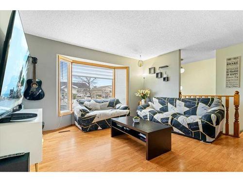 7833 Mission Heights Drive, Grande Prairie, AB - Indoor Photo Showing Living Room