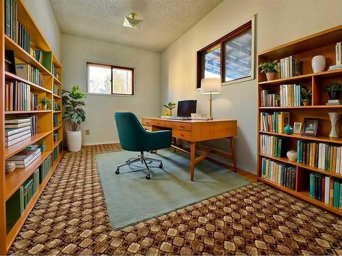 5015 46 Street, Valleyview, AB - Indoor Photo Showing Office