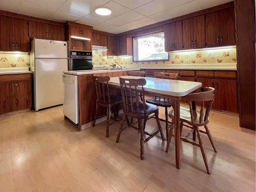 5015 46 Street, Valleyview, AB - Indoor Photo Showing Kitchen