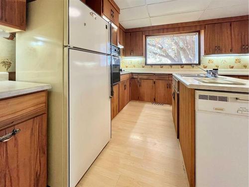 5015 46 Street, Valleyview, AB - Indoor Photo Showing Kitchen