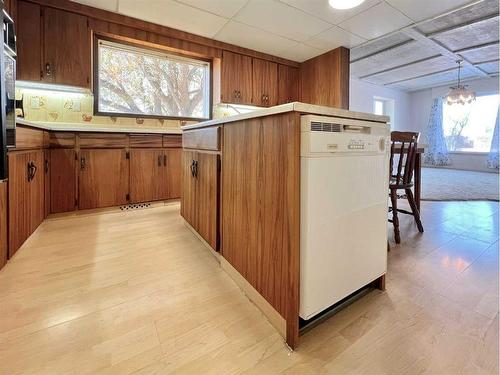 5015 46 Street, Valleyview, AB - Indoor Photo Showing Kitchen