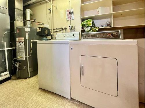 5015 46 Street, Valleyview, AB - Indoor Photo Showing Laundry Room