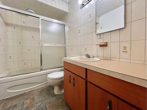 5015 46 Street, Valleyview, AB - Indoor Photo Showing Bathroom