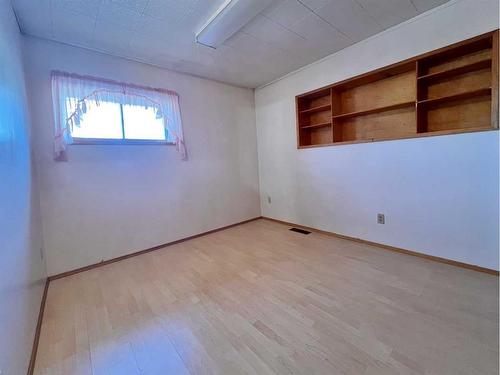 5015 46 Street, Valleyview, AB - Indoor Photo Showing Other Room