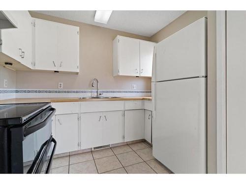 11709 95 Street, Grande Prairie, AB - Indoor Photo Showing Kitchen