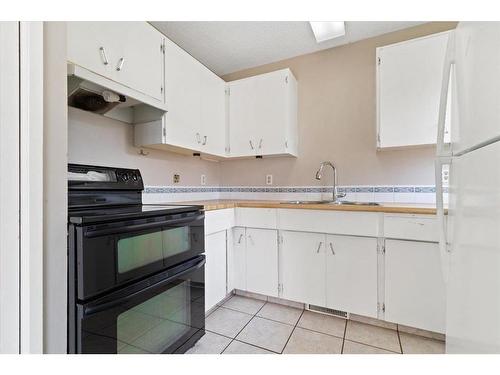 11709 95 Street, Grande Prairie, AB - Indoor Photo Showing Kitchen