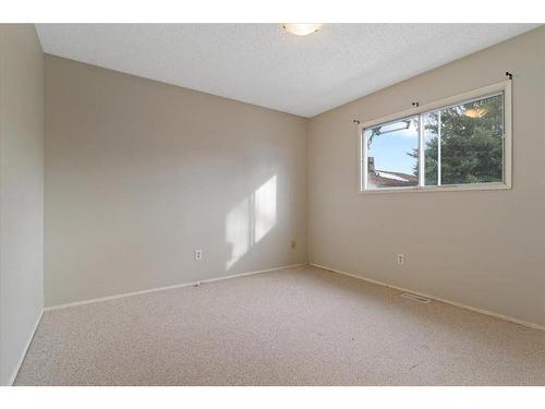 11709 95 Street, Grande Prairie, AB - Indoor Photo Showing Other Room