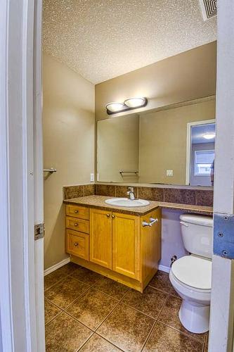 7141 114A Street, Grande Prairie, AB - Indoor Photo Showing Bathroom