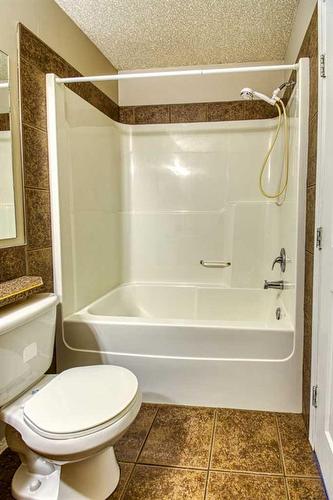 7141 114A Street, Grande Prairie, AB - Indoor Photo Showing Bathroom