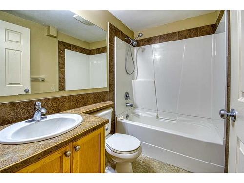 7141 114A Street, Grande Prairie, AB - Indoor Photo Showing Bathroom