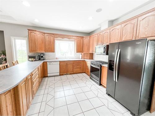 513 1St B Street Sw, Falher, AB - Indoor Photo Showing Kitchen