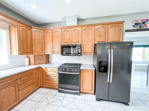 513 1St B Street Sw, Falher, AB - Indoor Photo Showing Kitchen