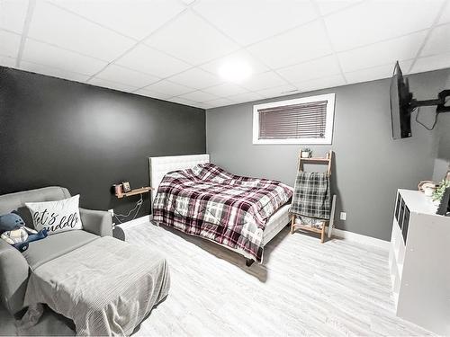 513 1St B Street Sw, Falher, AB - Indoor Photo Showing Bedroom