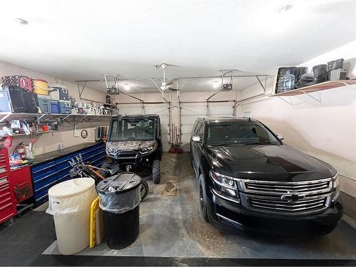 513 1St B Street Sw, Falher, AB - Indoor Photo Showing Garage