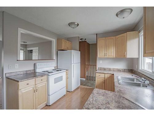 7413 98B St, Peace River, AB - Indoor Photo Showing Kitchen With Double Sink