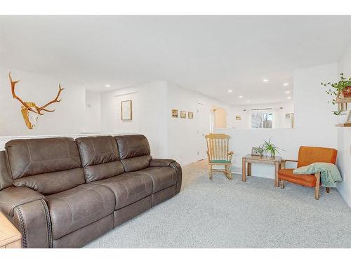 9514 91 Street, Grande Prairie, AB - Indoor Photo Showing Living Room